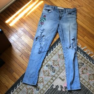 Gap 1969 best girlfriend embroidered ripped jeans
